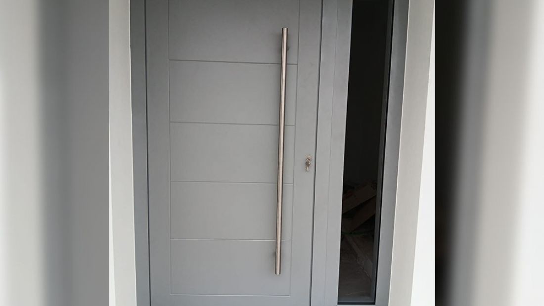 INTELSUR_0006_Residencial - Puerta entrada a vivienda con fijo lateral