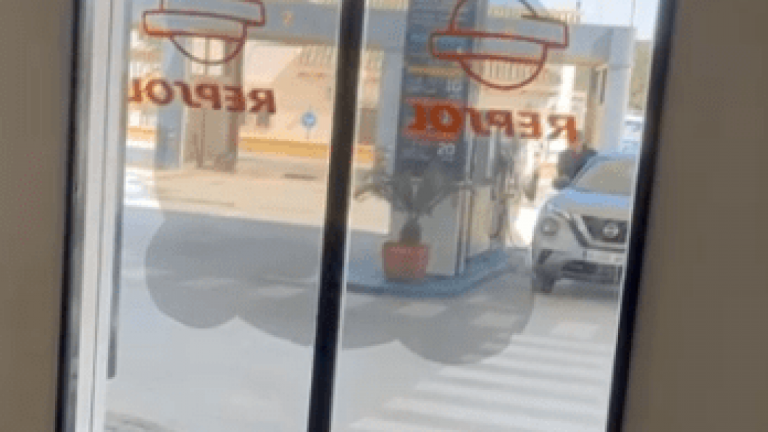 Puerta automática de cristales montada en Gasolinera en el Campo de Gibraltar