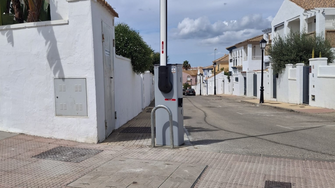 COMUNIDADES - Cerramiento de comunidad con barreras automáticas y apertura por móvil. Instaladas en Zahara de los Atunes (1)