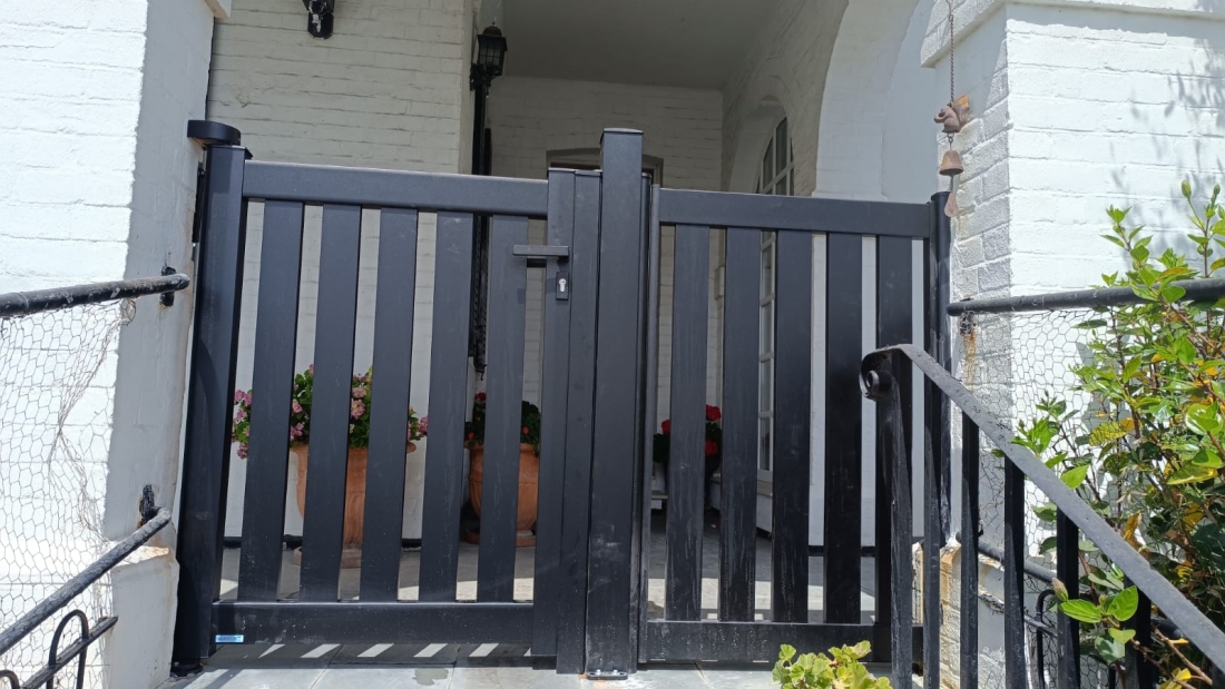 RESIDENCIAL - Cancela peatonal de aluminio (2)