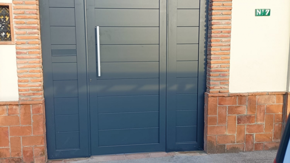 RESIDENCIAL - Cancela peatonal de aluminio (3)