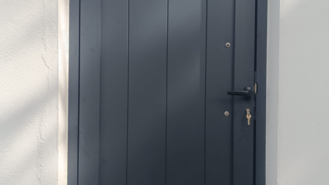 RESIDENCIAL - Puerta peatonal en aluminio 1