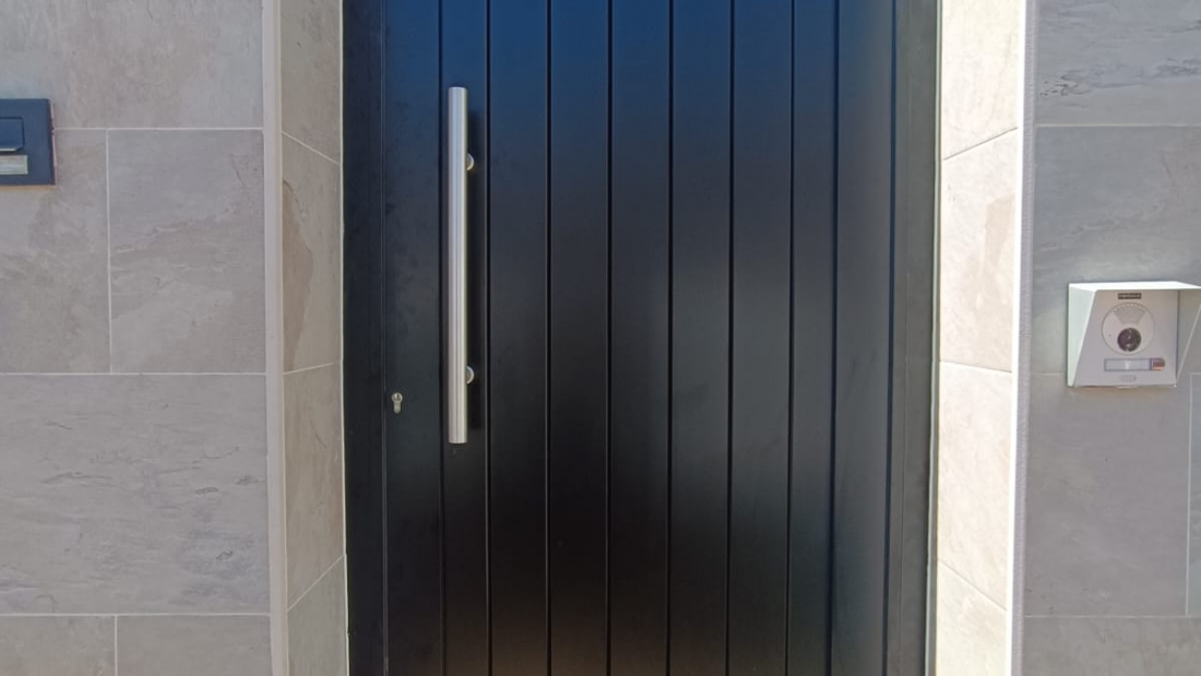 RESIDENCIAL - Puerta peatonal en aluminio 2 (1)