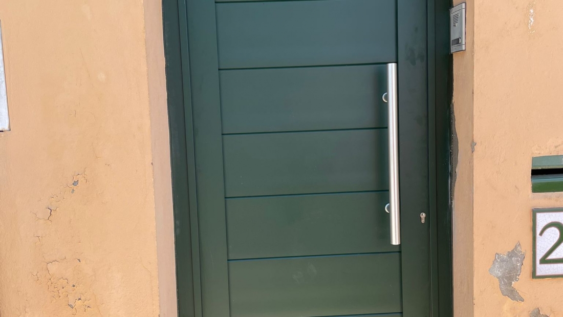 RESIDENCIAL - Puerta peatonal en aluminio 3