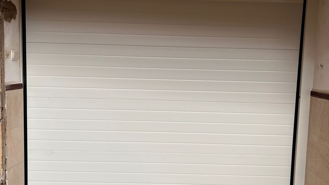 RESIDENCIAL - Puerta seccional automática 1 (1)