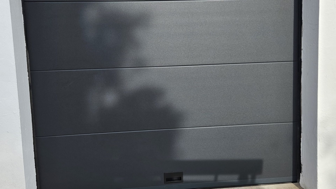 RESIDENCIAL - Puerta seccional automática (1)