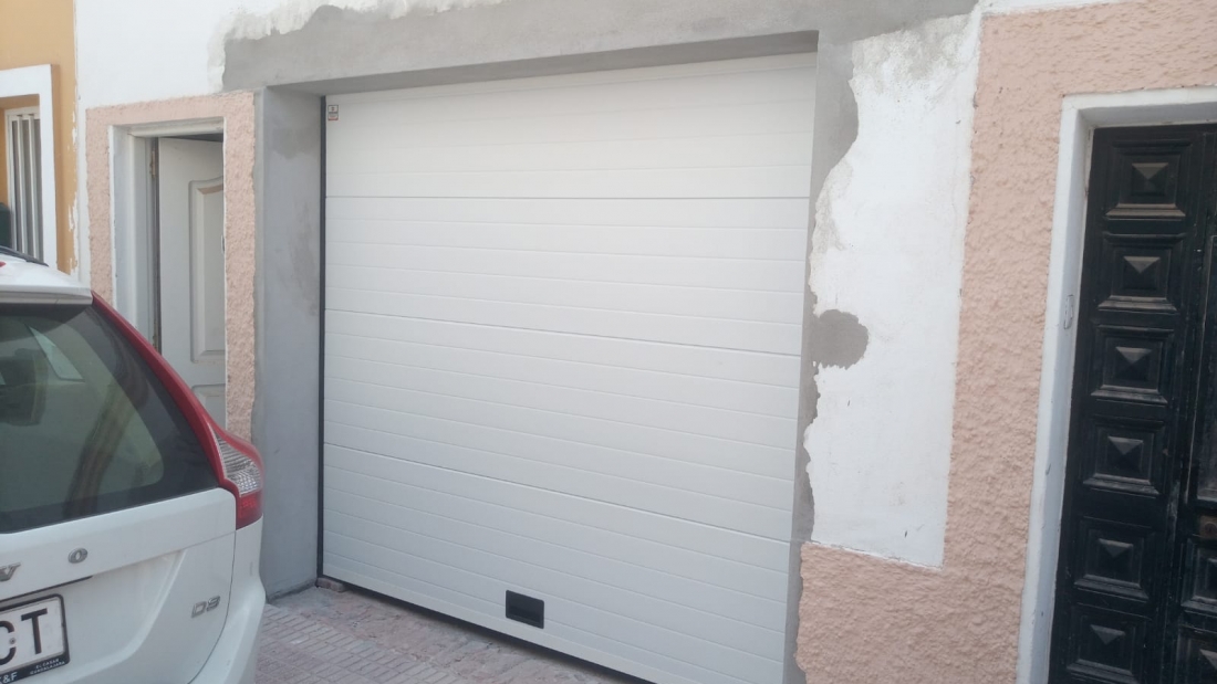 RESIDENCIAL - Puerta seccional automática 10