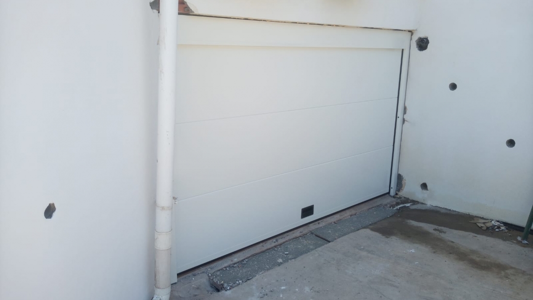 RESIDENCIAL - Puerta seccional automática 11