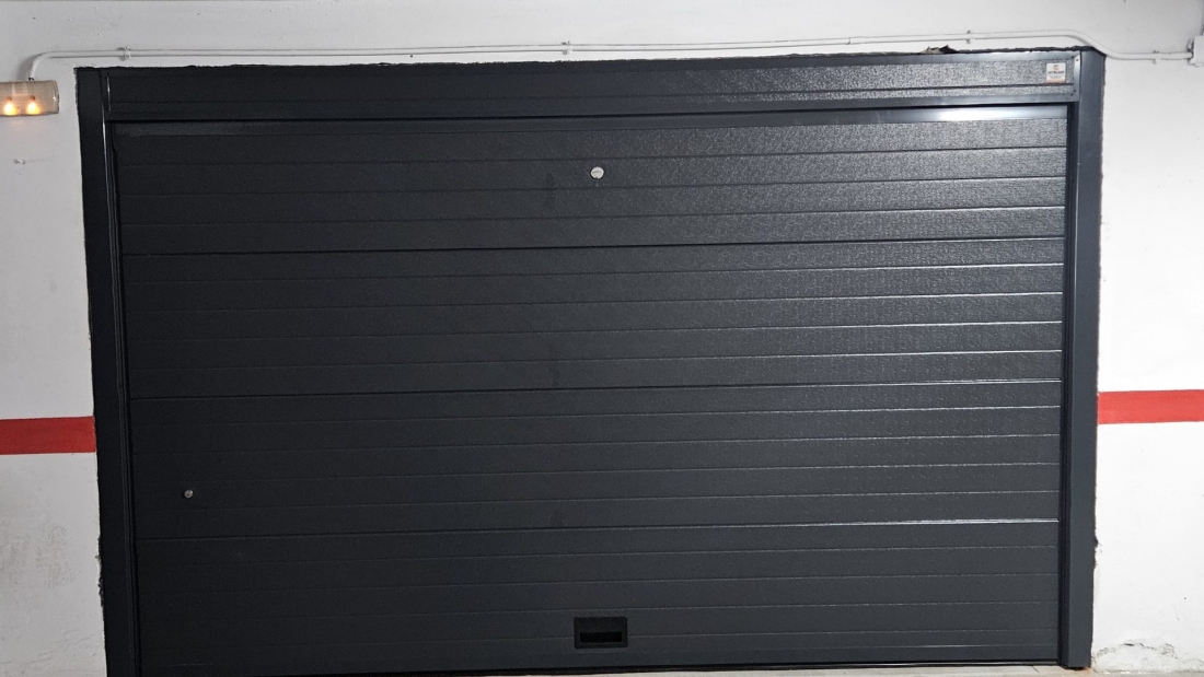 RESIDENCIAL - Puerta seccional automática 13