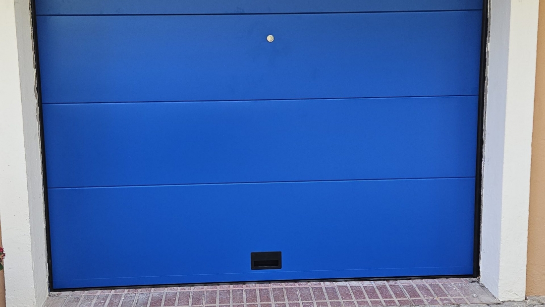RESIDENCIAL - Puerta seccional automática (2)
