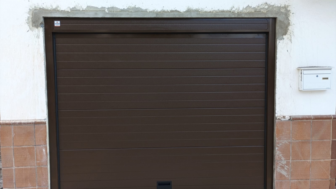 RESIDENCIAL - Puerta seccional automática 5