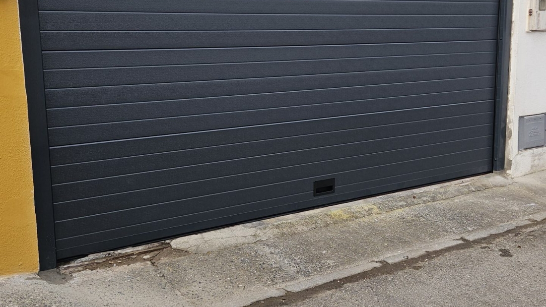 RESIDENCIAL - Puerta seccional automática 9